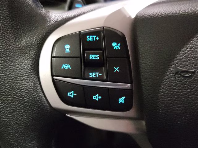 2020 Star White Metallic Tri-Coat Ford Explorer XLT 4X4 SUV