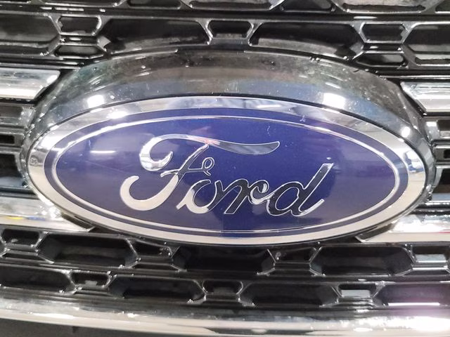 2020 Star White Metallic Tri-Coat Ford Explorer XLT 4X4 SUV