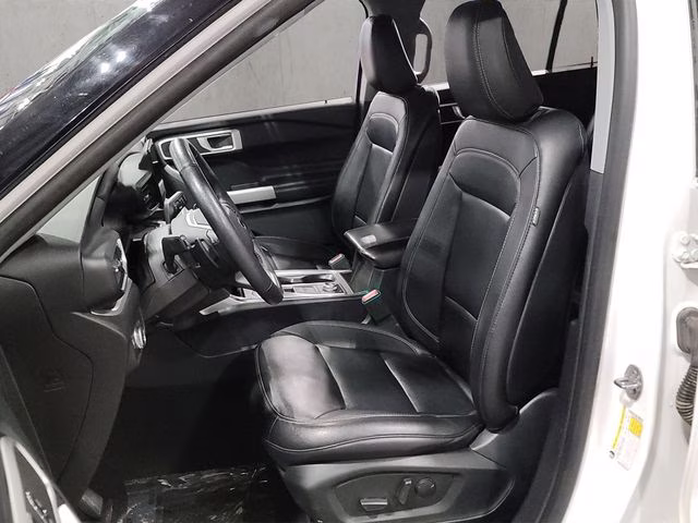 2020 Star White Metallic Tri-Coat Ford Explorer XLT 4X4 SUV