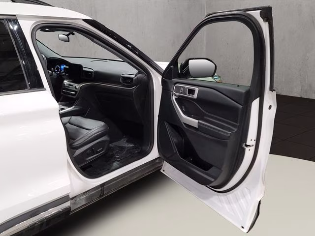 2020 Star White Metallic Tri-Coat Ford Explorer XLT 4X4 SUV