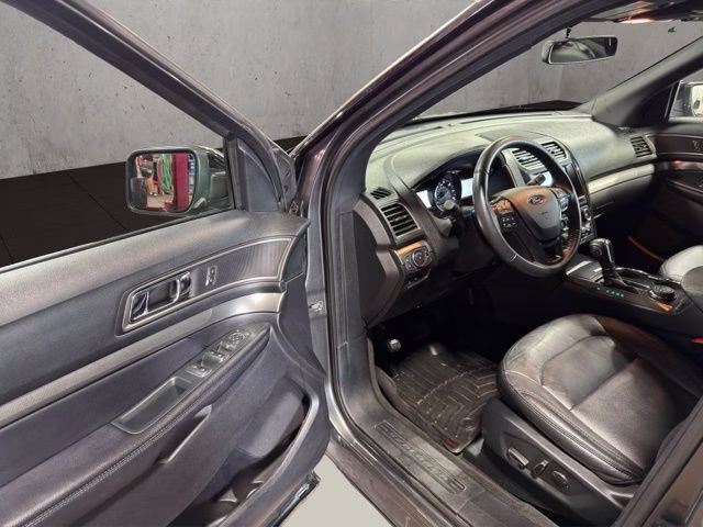 2018 Magnetic Ford Explorer XLT 4X4 SUV