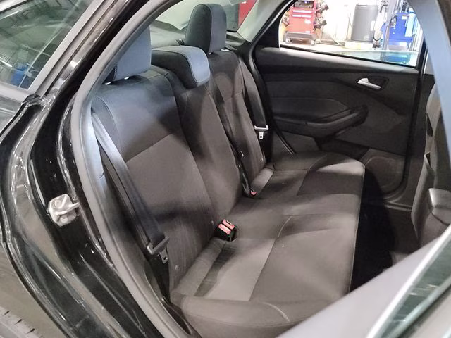2015 Tuxedo Black Ford Focus SE FWD Sedan