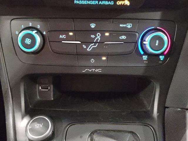 2015 Tuxedo Black Ford Focus SE FWD Sedan