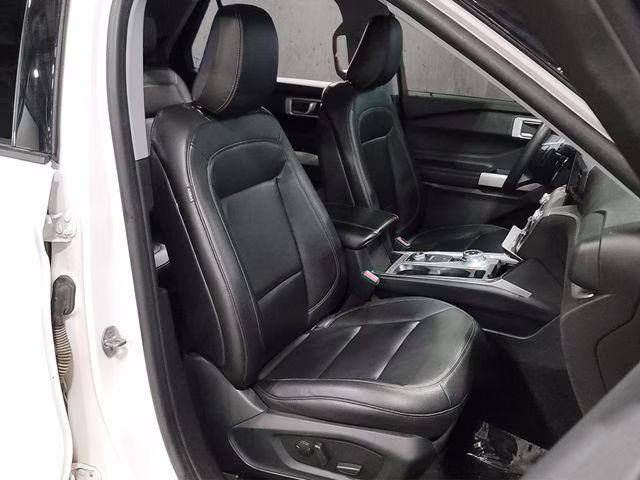 2020 Star White Metallic Tri-Coat Ford Explorer XLT 4X4 SUV