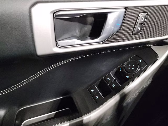 2020 Star White Metallic Tri-Coat Ford Explorer XLT 4X4 SUV