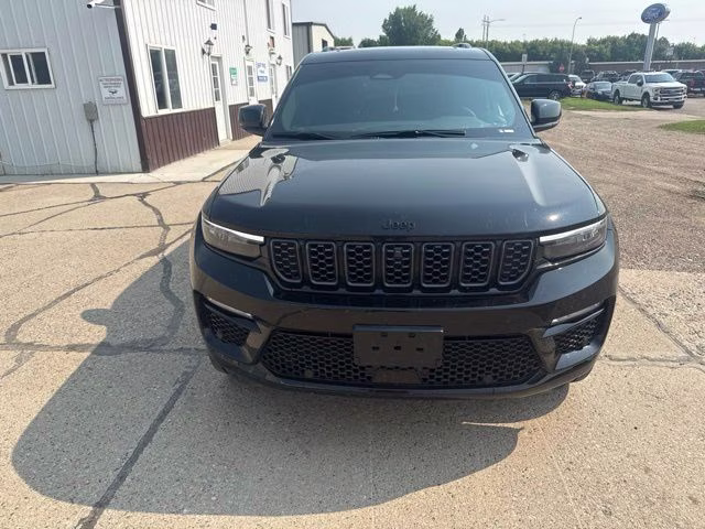2025 Diamond Black Crystal Pearlcoat Jeep Grand Cherokee Summit Reserve 4X4 SUV
