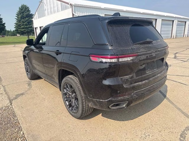 2025 Diamond Black Crystal Pearlcoat Jeep Grand Cherokee Summit Reserve 4X4 SUV