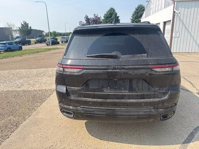 2025 Diamond Black Crystal Pearlcoat Jeep Grand Cherokee Summit Reserve 4X4 SUV