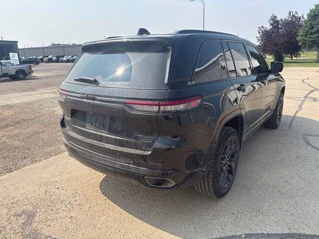 2025 Diamond Black Crystal Pearlcoat Jeep Grand Cherokee Summit Reserve 4X4 SUV