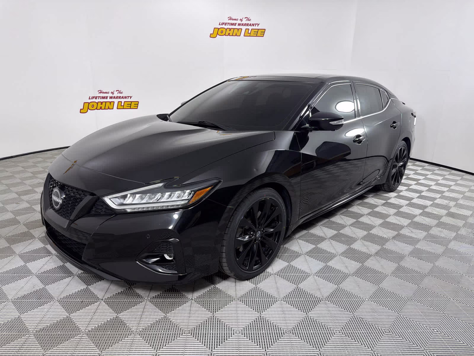 2023 Super Black Nissan Maxima SR FWD Sedan