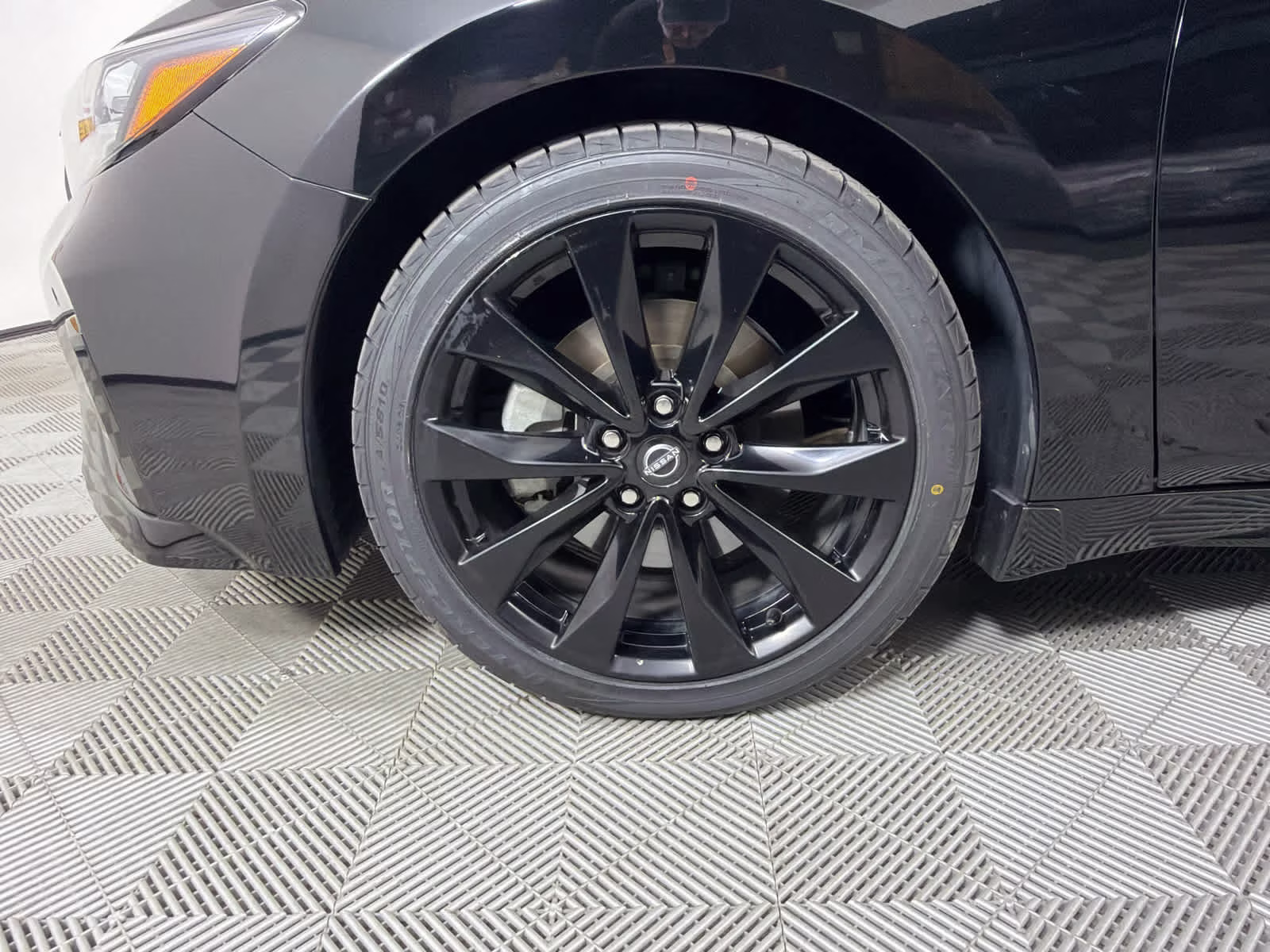 2023 Super Black Nissan Maxima SR FWD Sedan