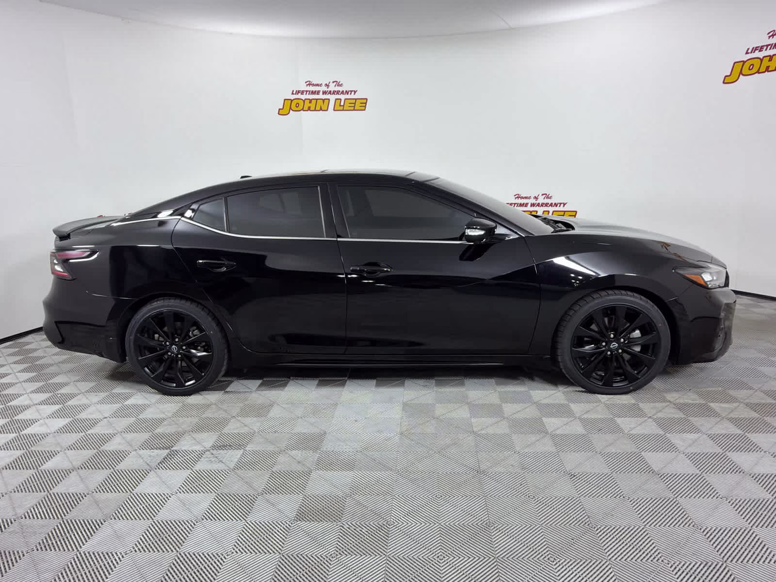 2023 Super Black Nissan Maxima SR FWD Sedan