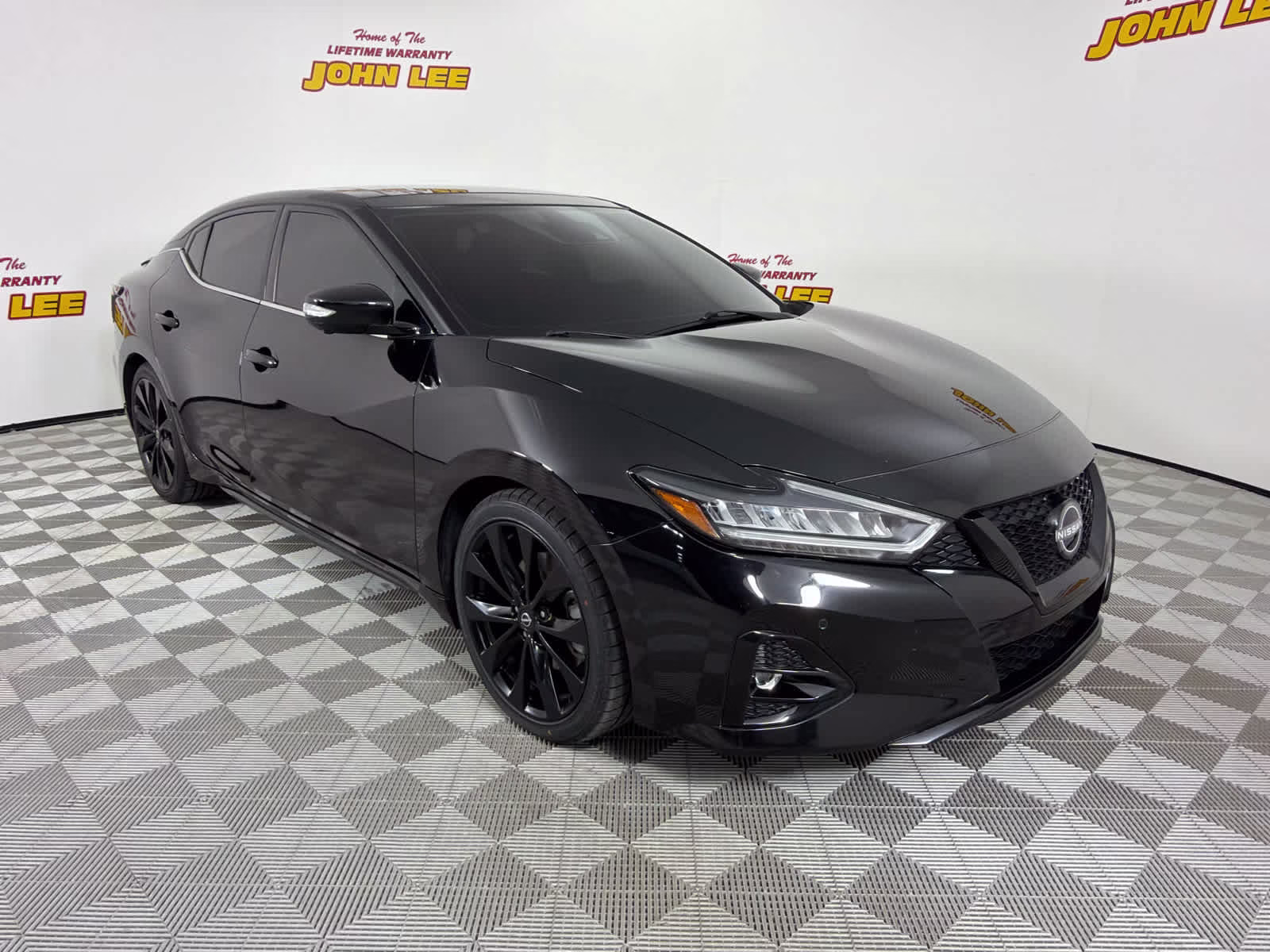2023 Super Black Nissan Maxima SR FWD Sedan