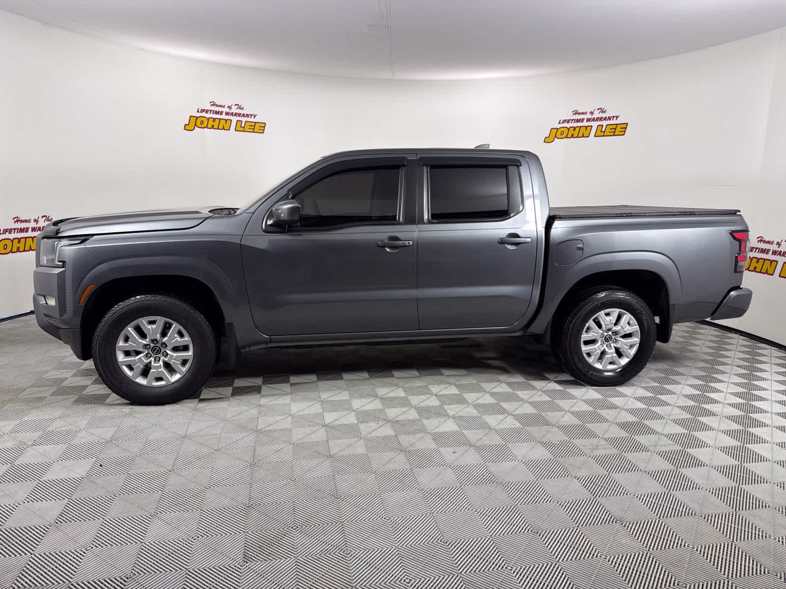 2023 Gun Metallic Nissan Frontier SV 4X4 Truck