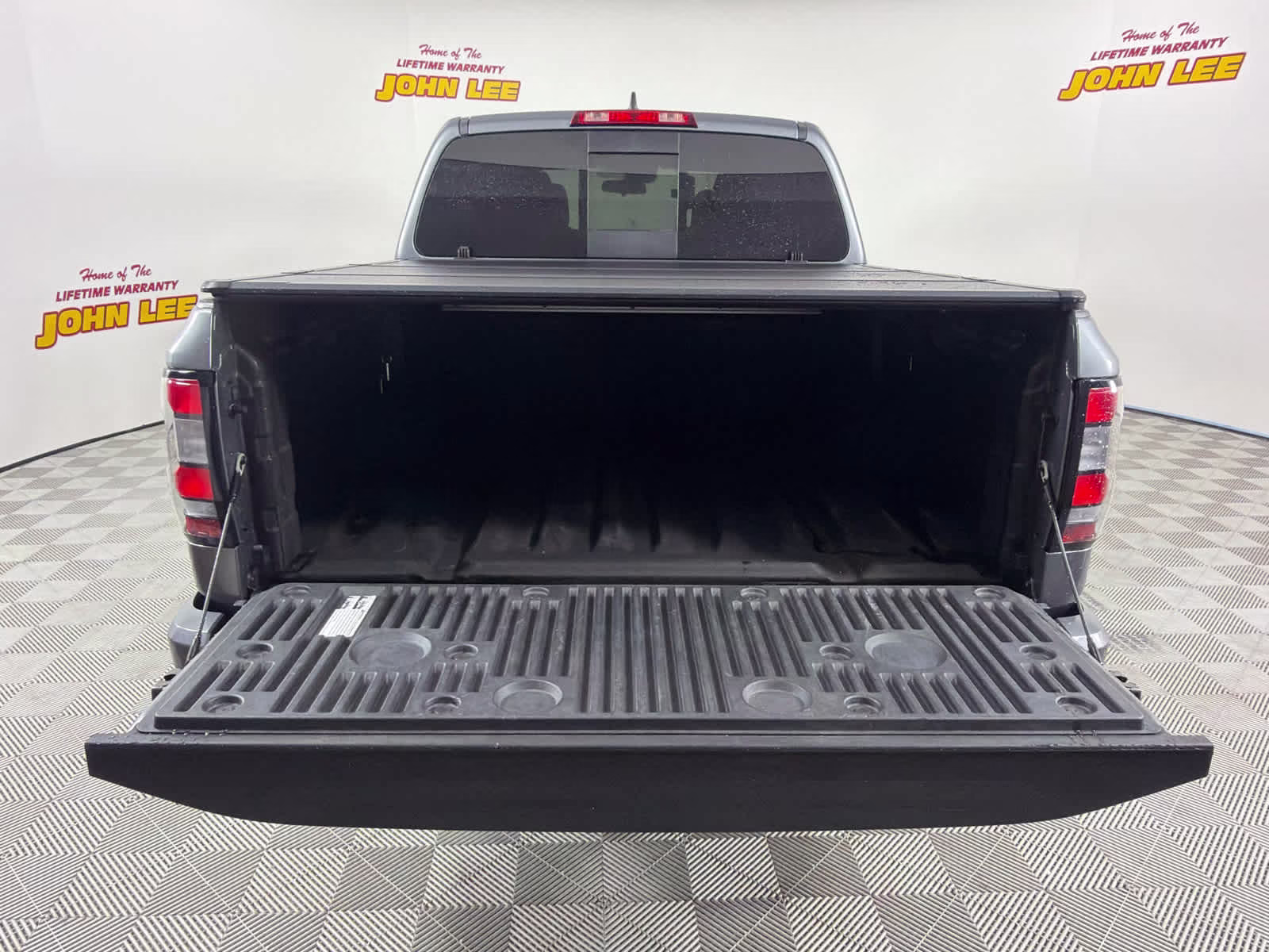 2023 Gun Metallic Nissan Frontier SV 4X4 Truck