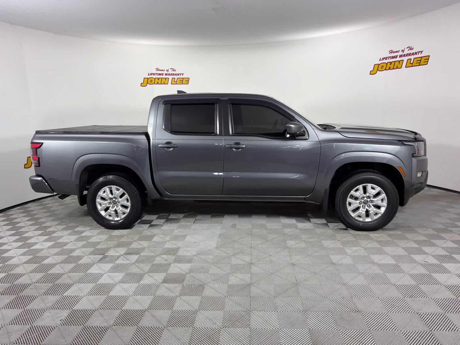 2023 Gun Metallic Nissan Frontier SV 4X4 Truck