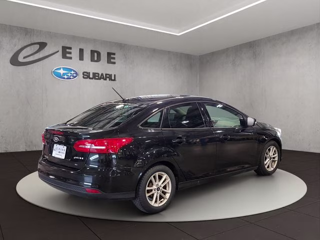 2015 Tuxedo Black Ford Focus SE FWD Sedan