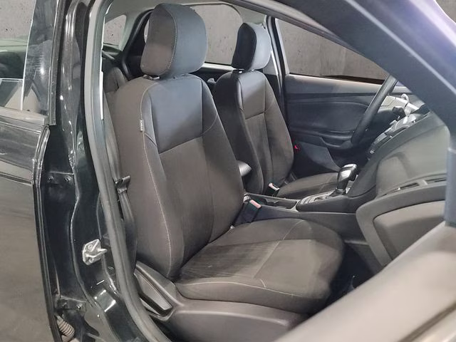 2015 Tuxedo Black Ford Focus SE FWD Sedan