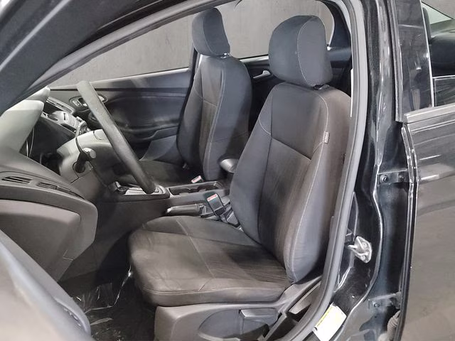 2015 Tuxedo Black Ford Focus SE FWD Sedan