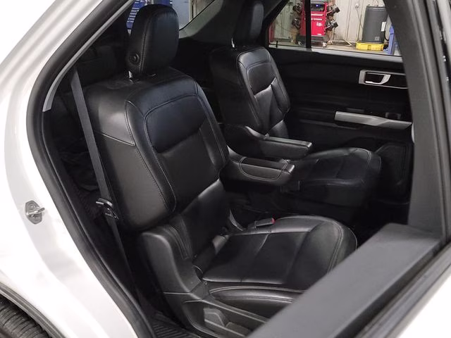 2020 Star White Metallic Tri-Coat Ford Explorer XLT 4X4 SUV