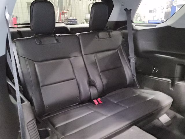2020 Star White Metallic Tri-Coat Ford Explorer XLT 4X4 SUV