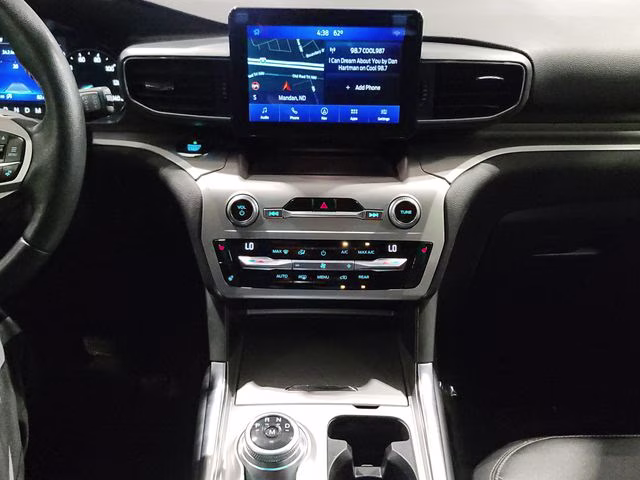 2020 Star White Metallic Tri-Coat Ford Explorer XLT 4X4 SUV