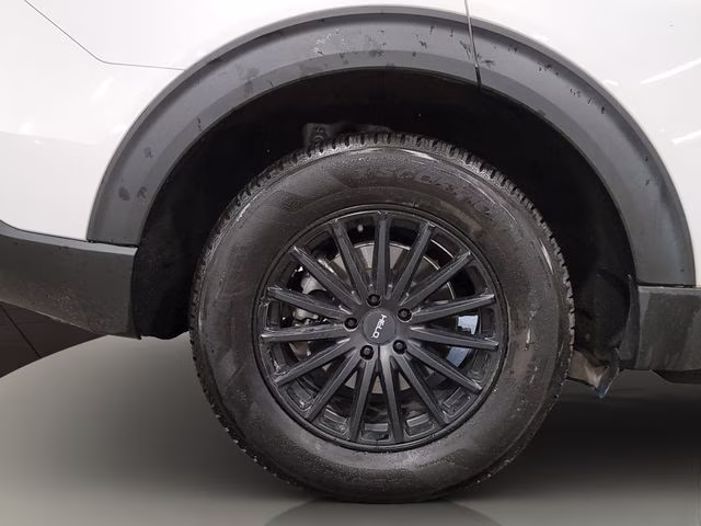 2020 Star White Metallic Tri-Coat Ford Explorer XLT 4X4 SUV