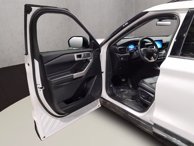 2020 Star White Metallic Tri-Coat Ford Explorer XLT 4X4 SUV