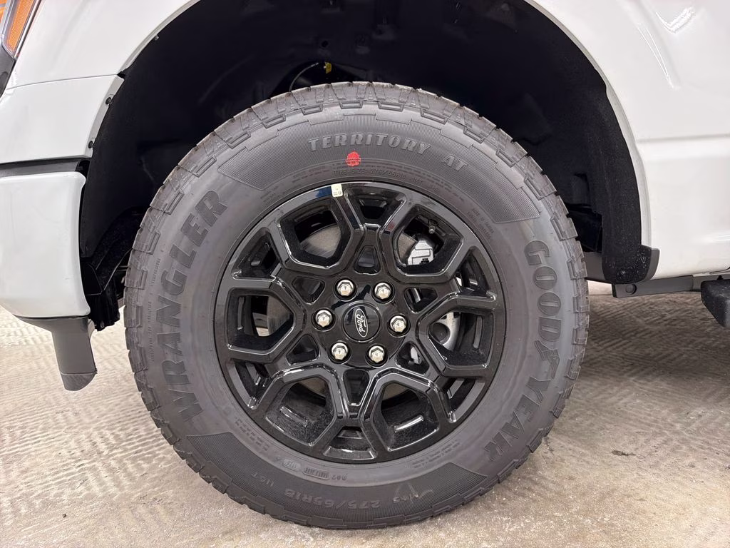 2026 AVALANCHE Ford F-150 XLT 4X4 Truck