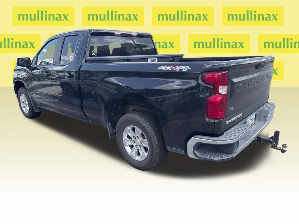 2020 Black Chevrolet Silverado 1500 LT 4X4 Truck
