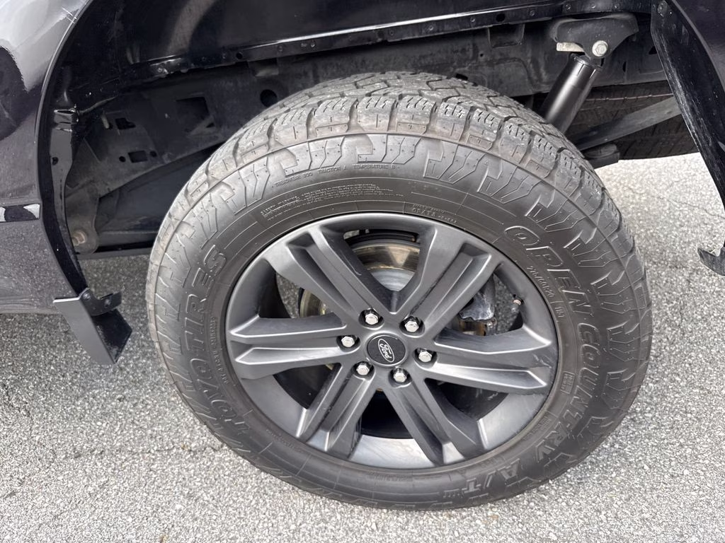 2023 Agate Black Metallic Ford F-150 XLT 4X4 Truck