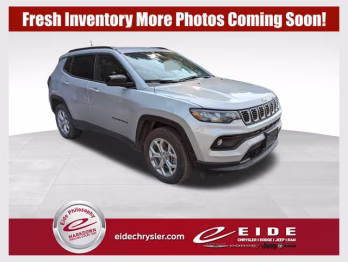 2024 Silver Zynith Metallic Clearcoat Jeep Compass Latitude 4X4 SUV