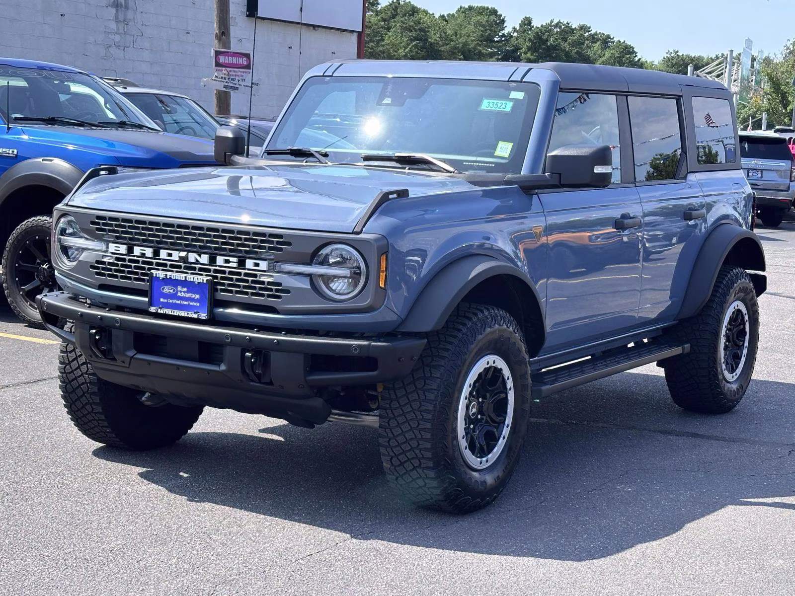 2024 Azure Gray Metallic Tri-Coat Ford Bronco Badlands 4 Door Advanced 4x4 4X4 SUV