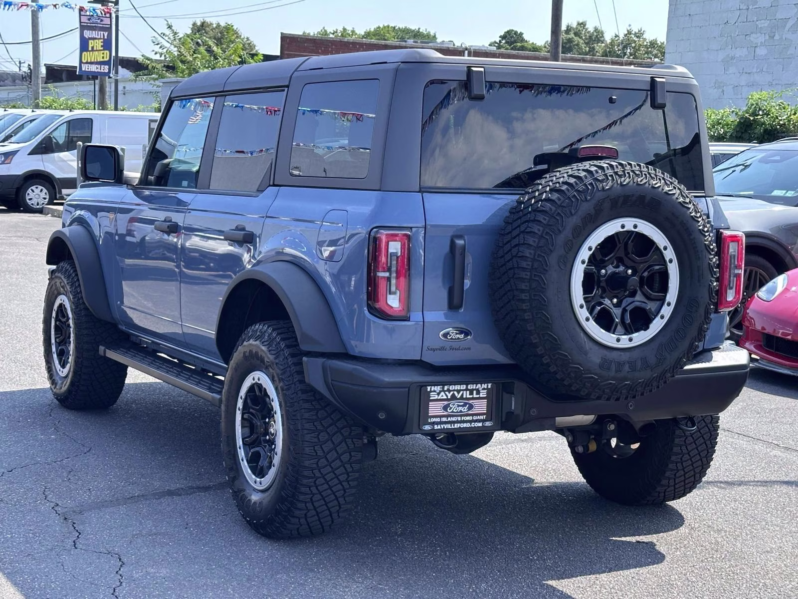 2024 Azure Gray Metallic Tri-Coat Ford Bronco Badlands 4 Door Advanced 4x4 4X4 SUV