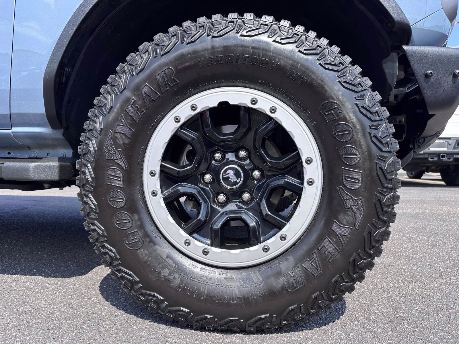 2024 Azure Gray Metallic Tri-Coat Ford Bronco Badlands 4 Door Advanced 4x4 4X4 SUV