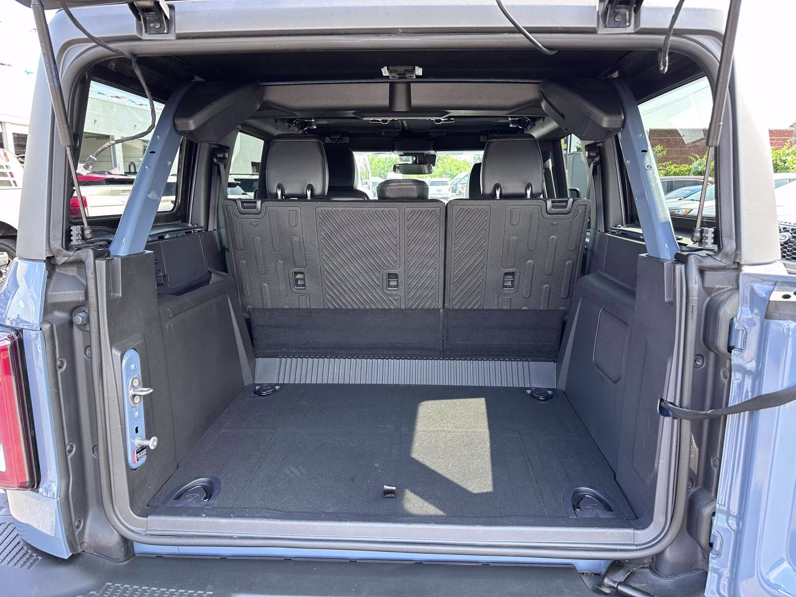 2024 Azure Gray Metallic Tri-Coat Ford Bronco Badlands 4 Door Advanced 4x4 4X4 SUV