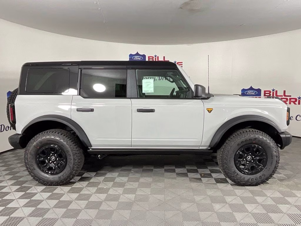 2026 Avalanche Ford Bronco Badlands 4X4 SUV