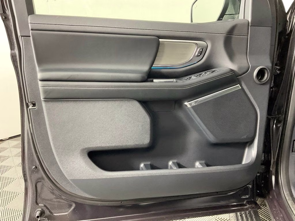 2027 Gray Metallic Ford Expedition Platinum 4X4 SUV