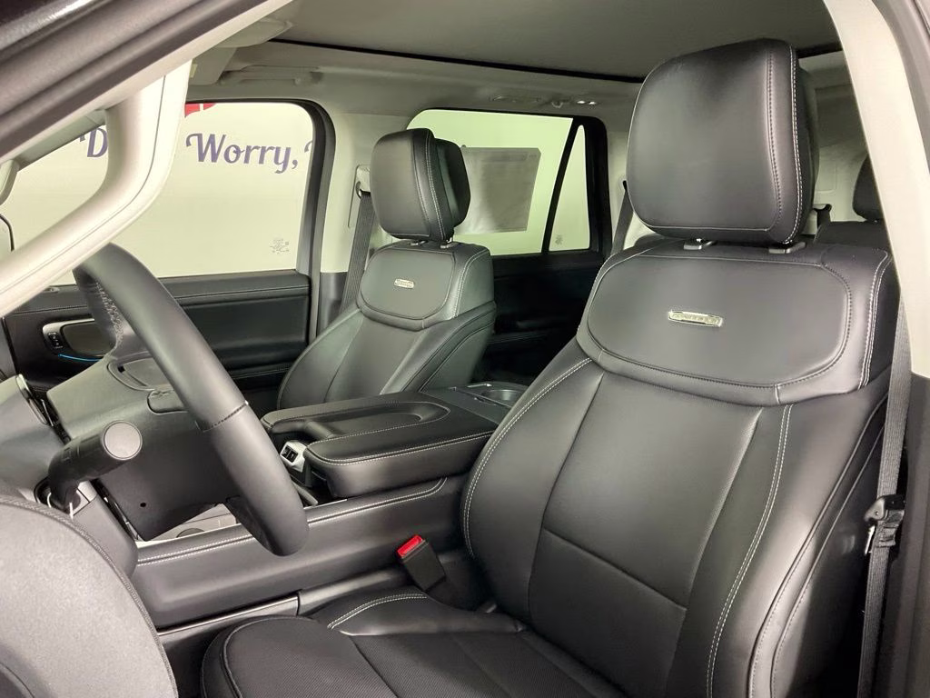 2027 Gray Metallic Ford Expedition Platinum 4X4 SUV