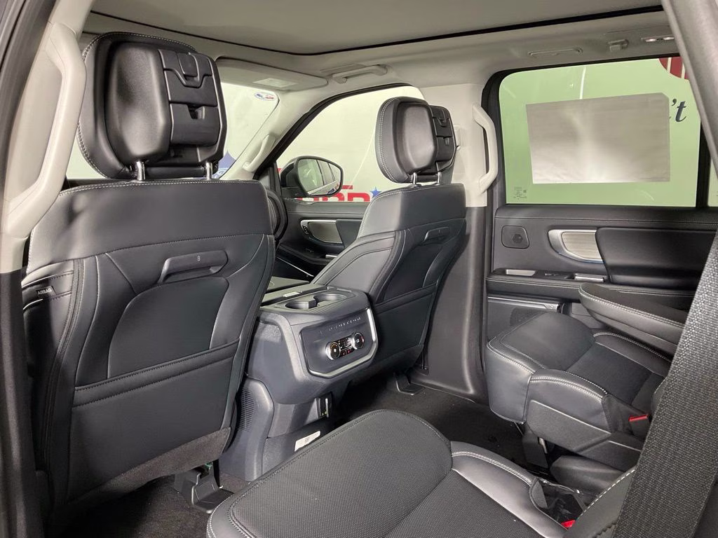2027 Gray Metallic Ford Expedition Platinum 4X4 SUV