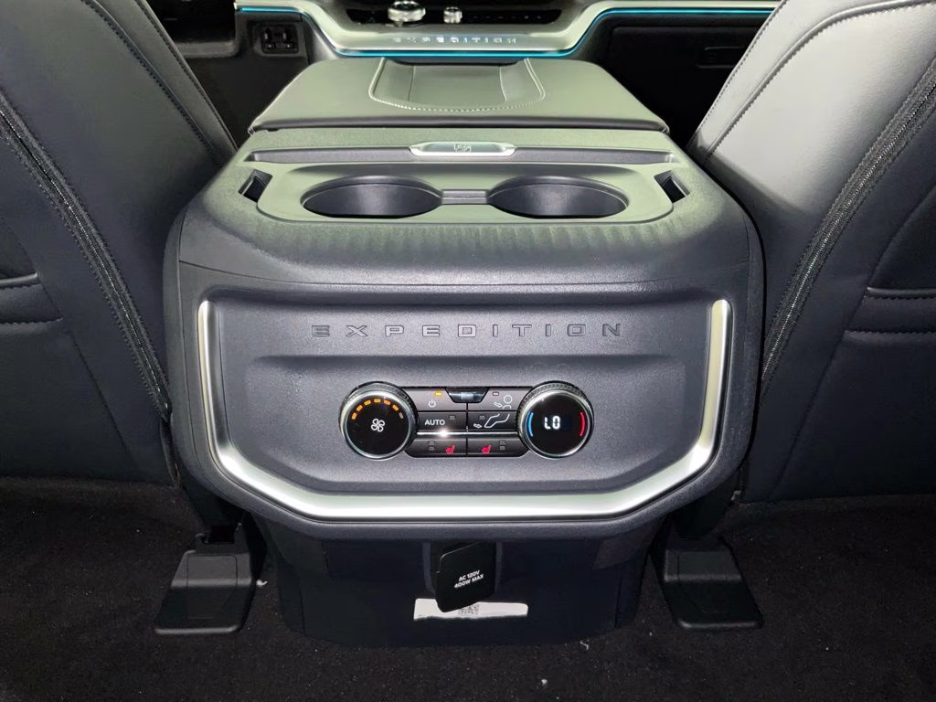 2027 Gray Metallic Ford Expedition Platinum 4X4 SUV