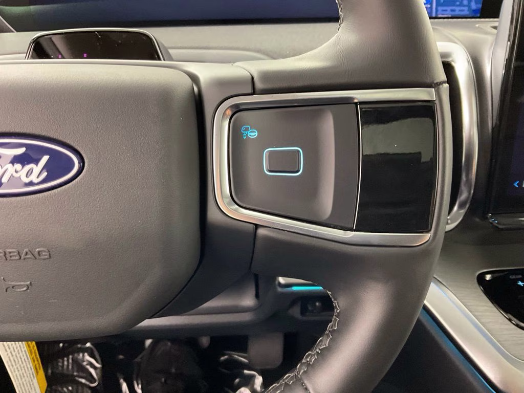2027 Gray Metallic Ford Expedition Platinum 4X4 SUV