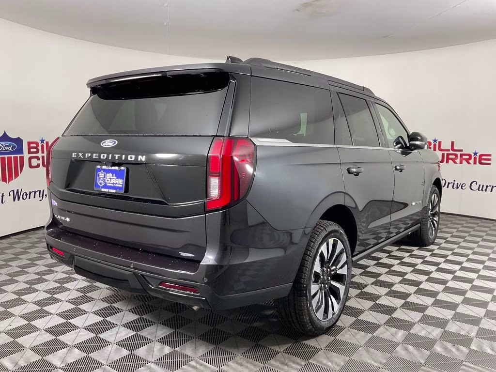2027 Gray Metallic Ford Expedition Platinum 4X4 SUV