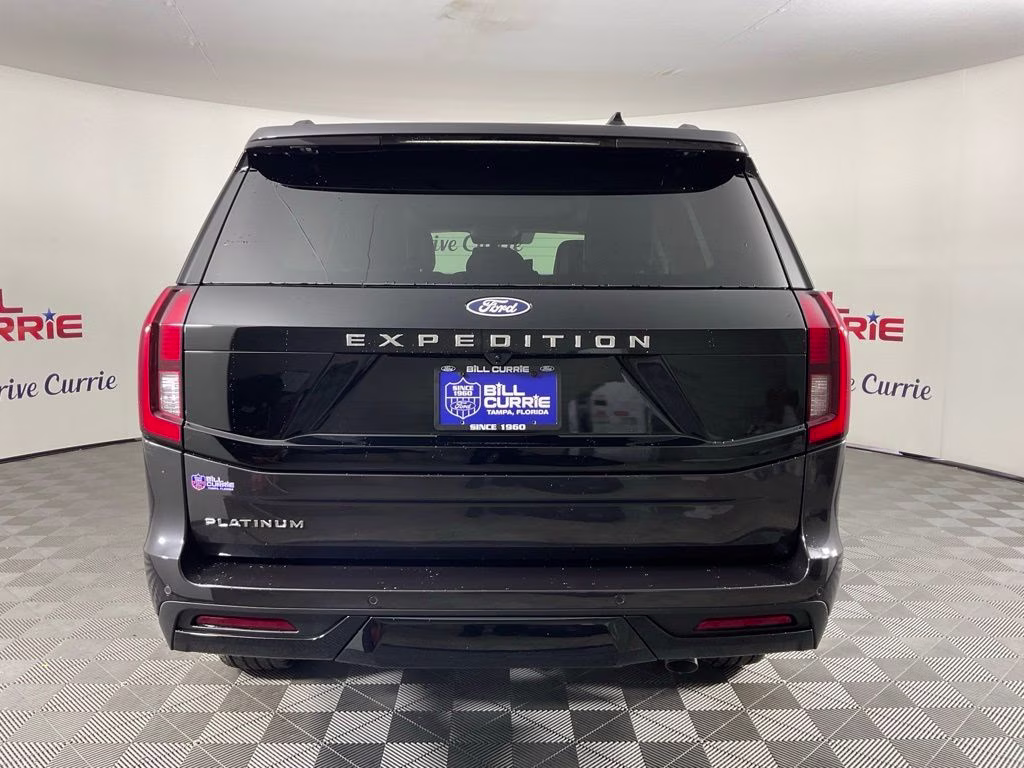 2027 Gray Metallic Ford Expedition Platinum 4X4 SUV