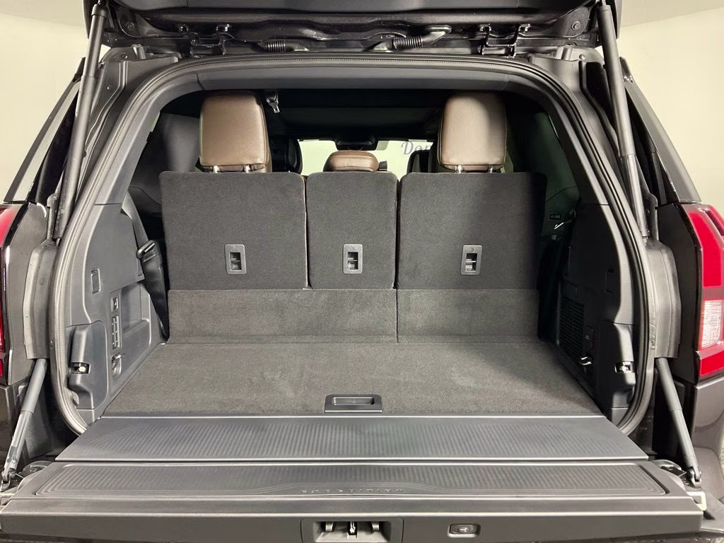 2027 Gray Metallic Ford Expedition King Ranch 4X4 SUV