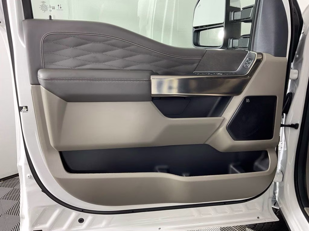 2026 White Metallic Ford Super Duty F-250 SRW Platinum 4X4 Truck