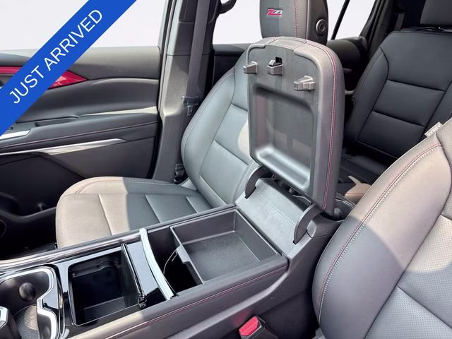 2026 Mosaic Black Metallic Chevrolet Traverse Z71 AWD SUV