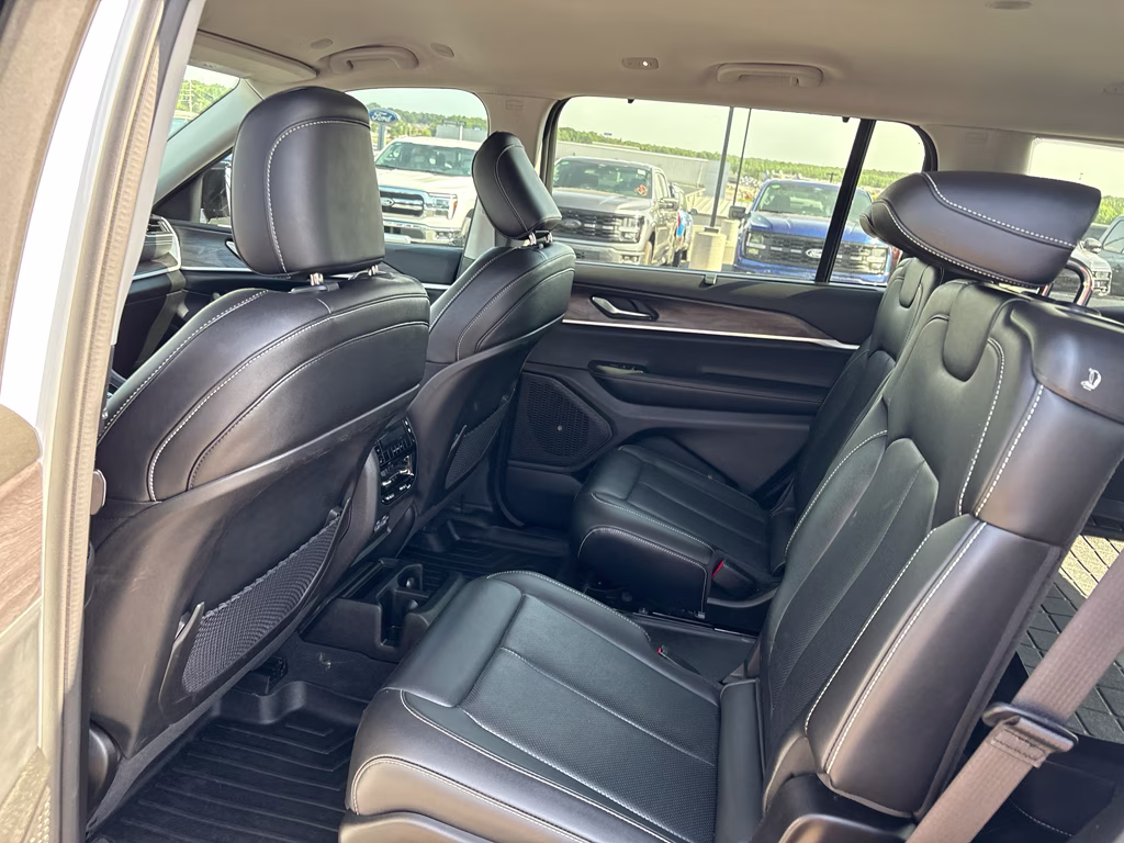 2023 Bright White Clearcoat Jeep Grand Cherokee L Limited 4X4 SUV