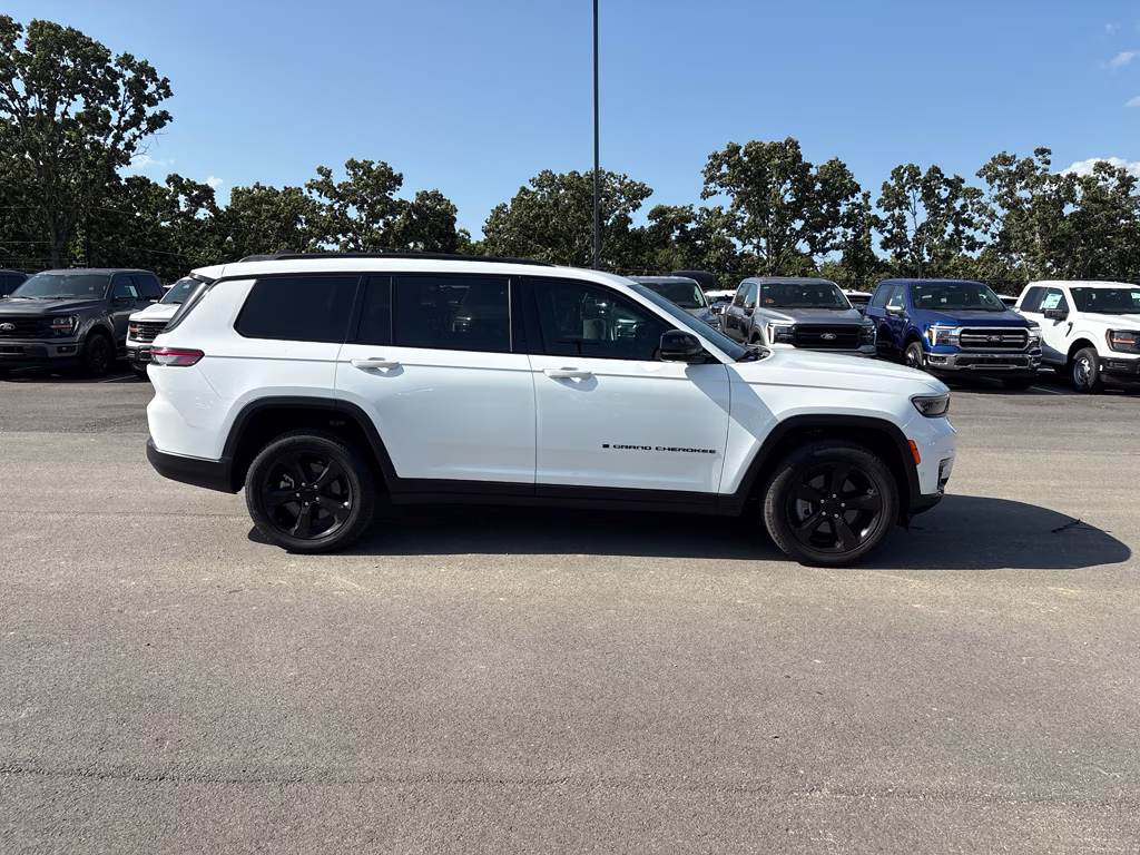 2023 Bright White Clearcoat Jeep Grand Cherokee L Limited 4X4 SUV