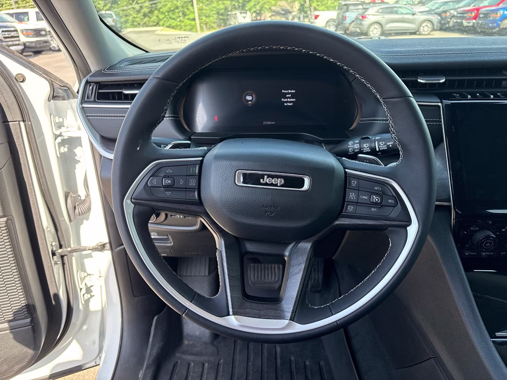 2023 Bright White Clearcoat Jeep Grand Cherokee L Limited 4X4 SUV